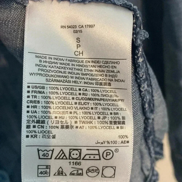 Banana Republic women’s casual button down - size small - blue - Picture 4 of 5